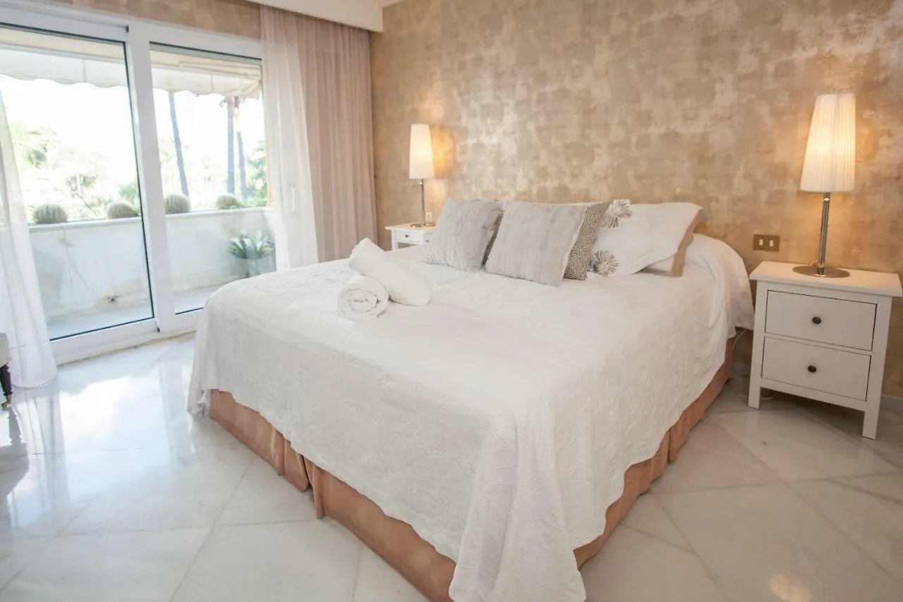 El Mas Exclusivo De Puerto Banus 